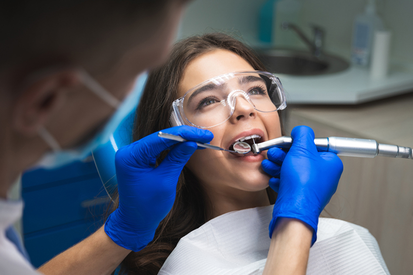 A Complete Guide to Teeth Scaling and Polishing: Get a Healthy Smile with us
